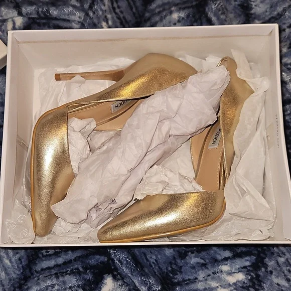 Steve Madden Gold Women's Shoes - Picture 2 of 3